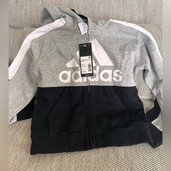 Adidas hoodie for 5 yo boy - Picture 3 of 4